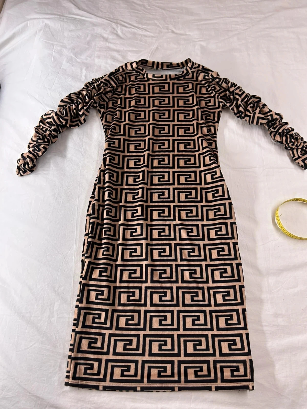 Robe à motifs vintage beige et noir